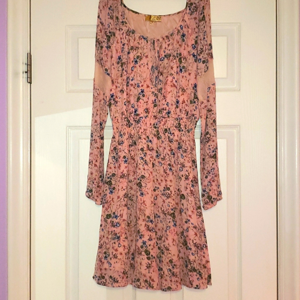 Long sleeve floral patterned flowy dress